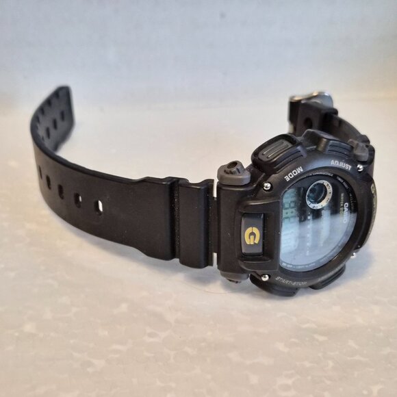 G Shock Digital Black and gold - Picture 7 of 10